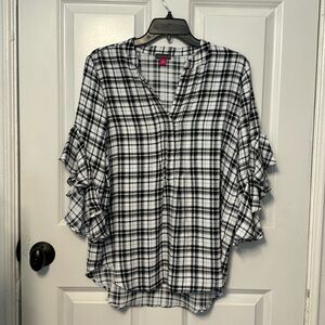 NWT Vince Camuto black/white plaid flutter sleeve blouse